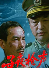 美女扒开尿口让男人捅视频